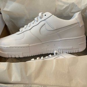Nike Air Force 1 Pixel